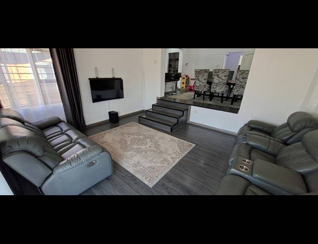3 bed property to rent in FLORIDA